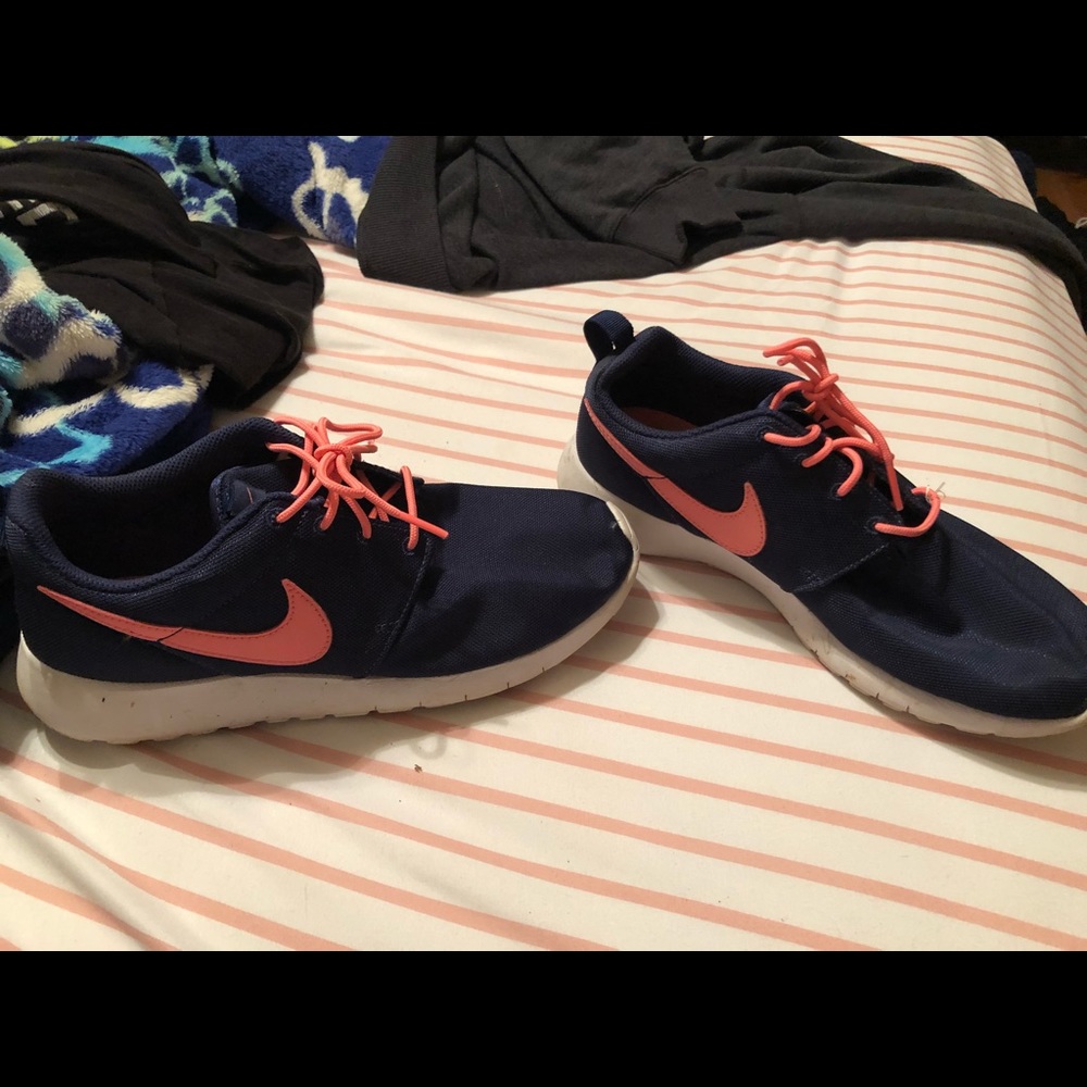Nike navy and coral tennis shoes